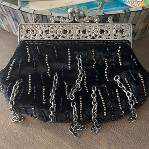 Velvet & hanging chains evening bag. Chain handle.
